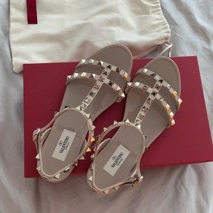 Valentino rockstud flat sandals poudre nude